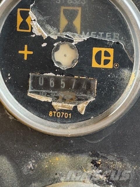 CAT D 6 D Pásové dozéry