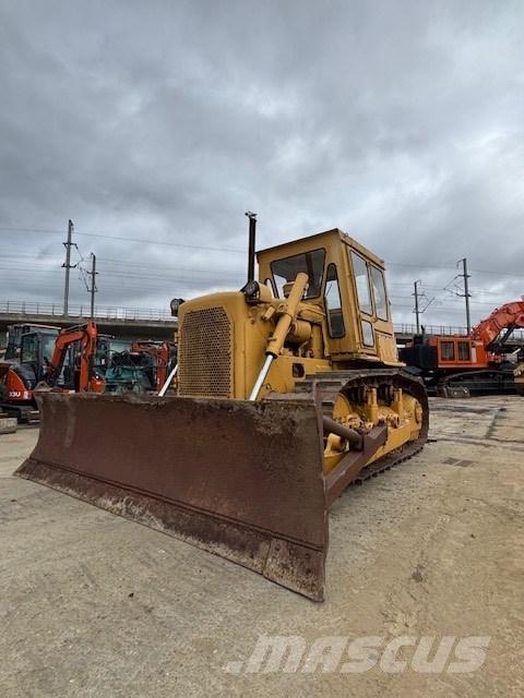 CAT D 6 D Pásové dozéry