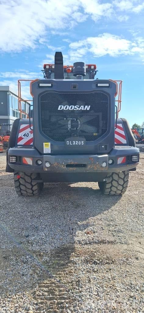 Doosan DL 320-7 Kolesové nakladače