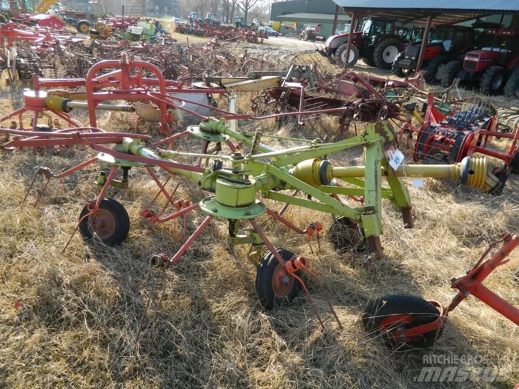 CLAAS 4 Obracače a zhrabovače sena