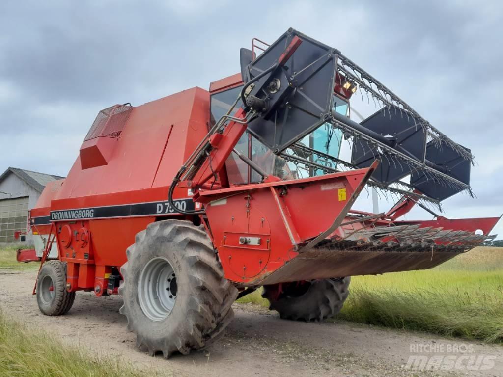 Dronningborg D7500 Kombinované zberacie stroje