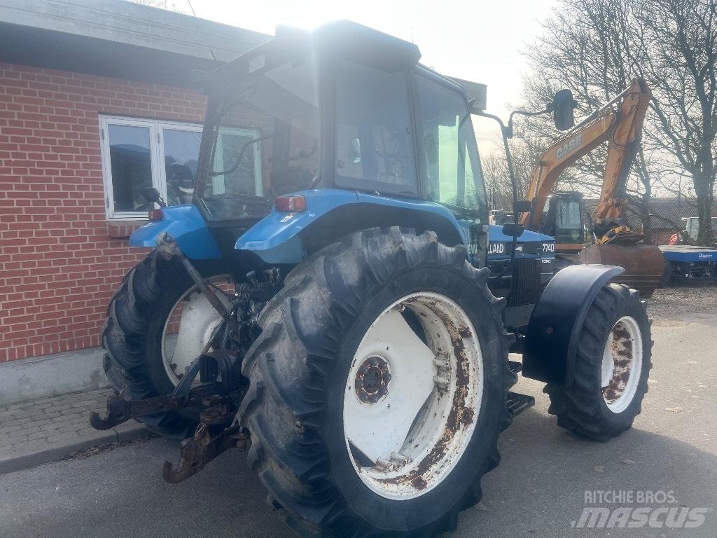 New Holland 7740 Traktory