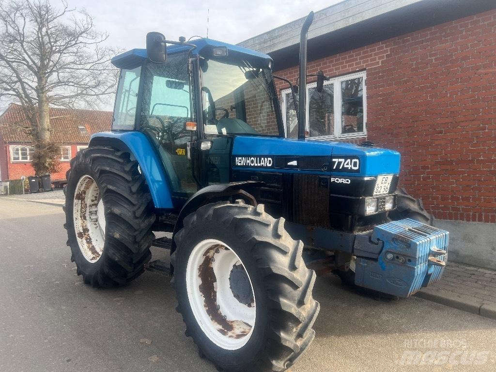 New Holland 7740 Traktory