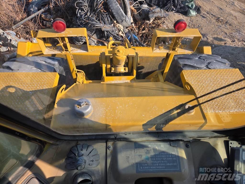 CAT 824c Kolesové dozéry