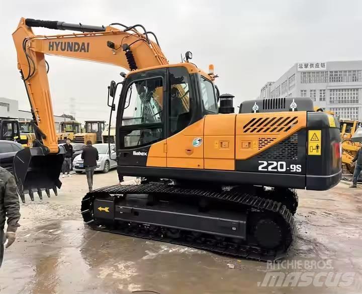 Hyundai R220-9S Pásové rýpadlá