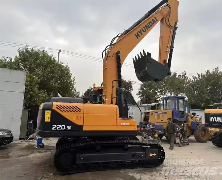Hyundai R220-9S Pásové rýpadlá