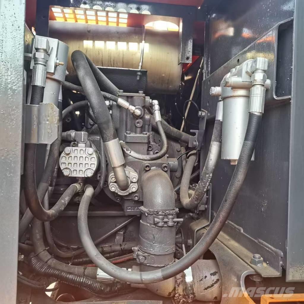Hitachi EX 100 W D Kolesové rýpadlá