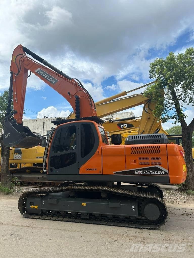 Develon DX 225 LCA Midi rýpadlá 7 t - 12 t
