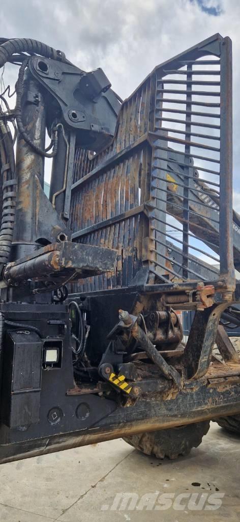 Komatsu 895 Lesné traktory