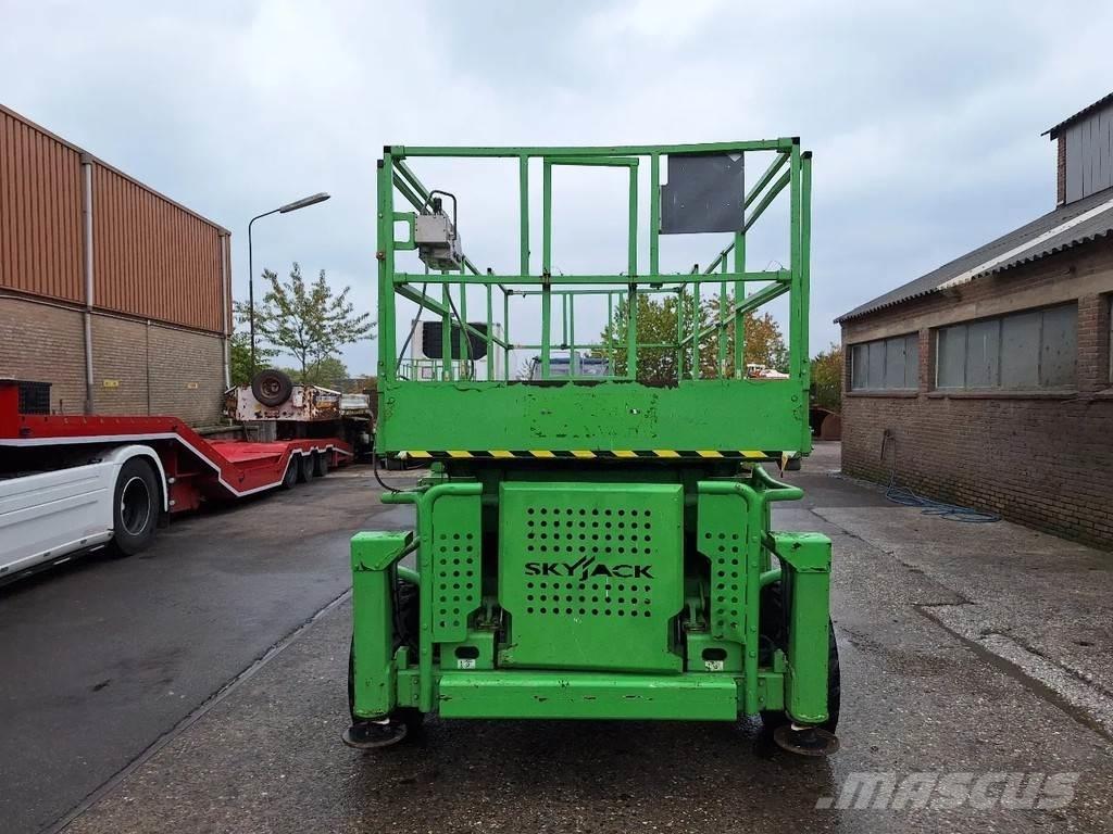 SkyJack SJ-8831 Nožnicové zdvíhacie plošiny
