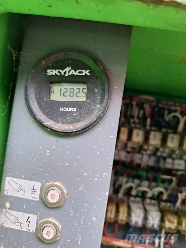 SkyJack SJ-8831 Nožnicové zdvíhacie plošiny