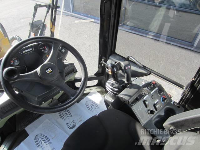 CAT 906 Kolesové nakladače