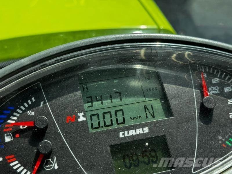 CLAAS AXION 830 Traktory