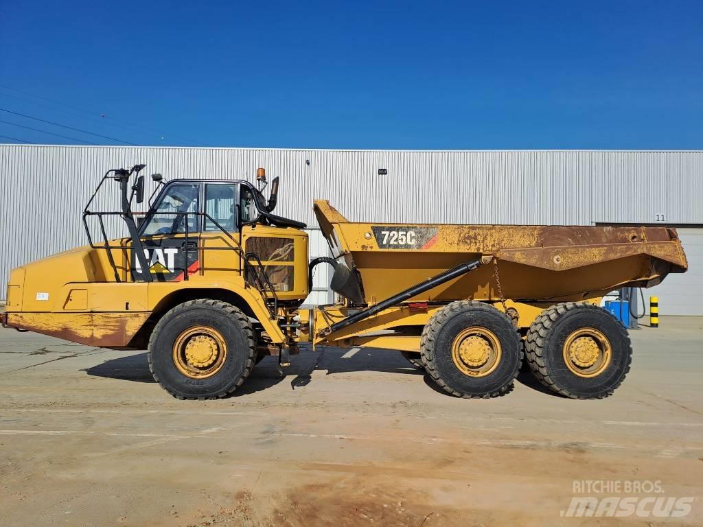 CAT 725C2 Kĺbové nákladné autá