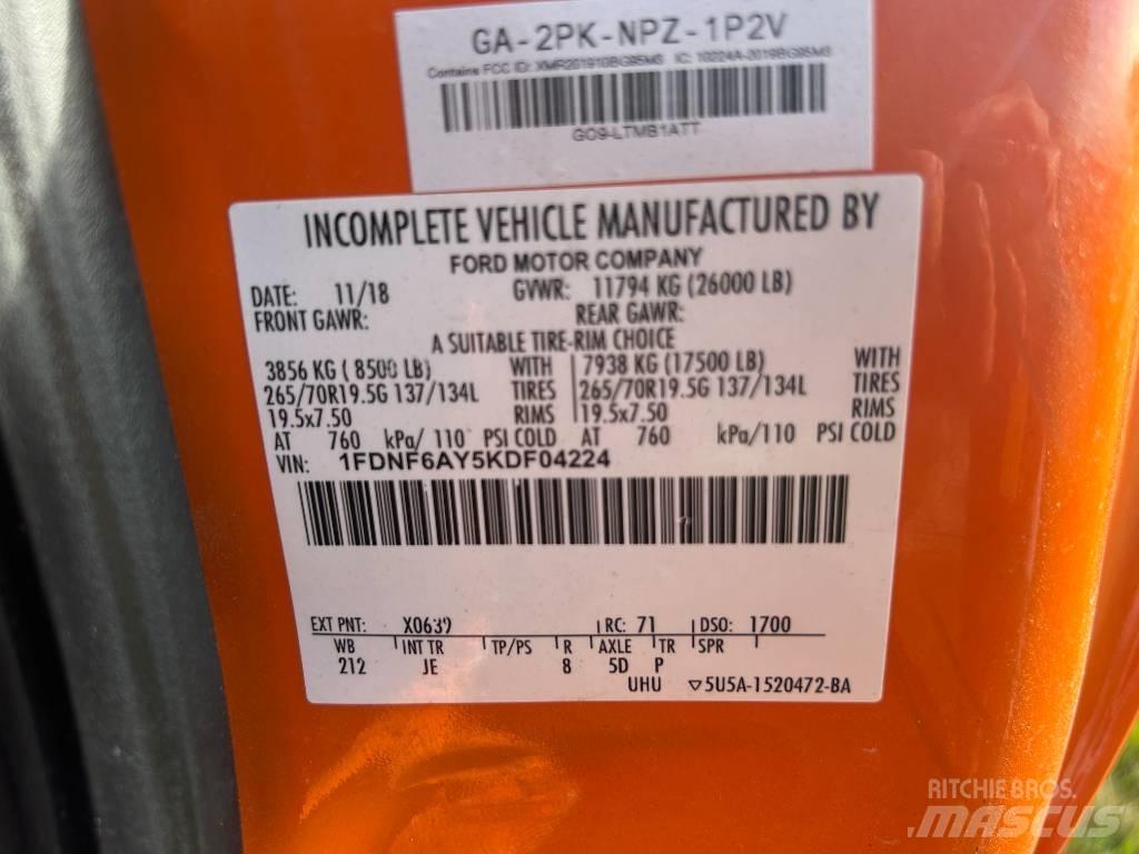 Ford F650 Plošinové nákladné automobily/nákladné automobily so sklápacími bočnicami