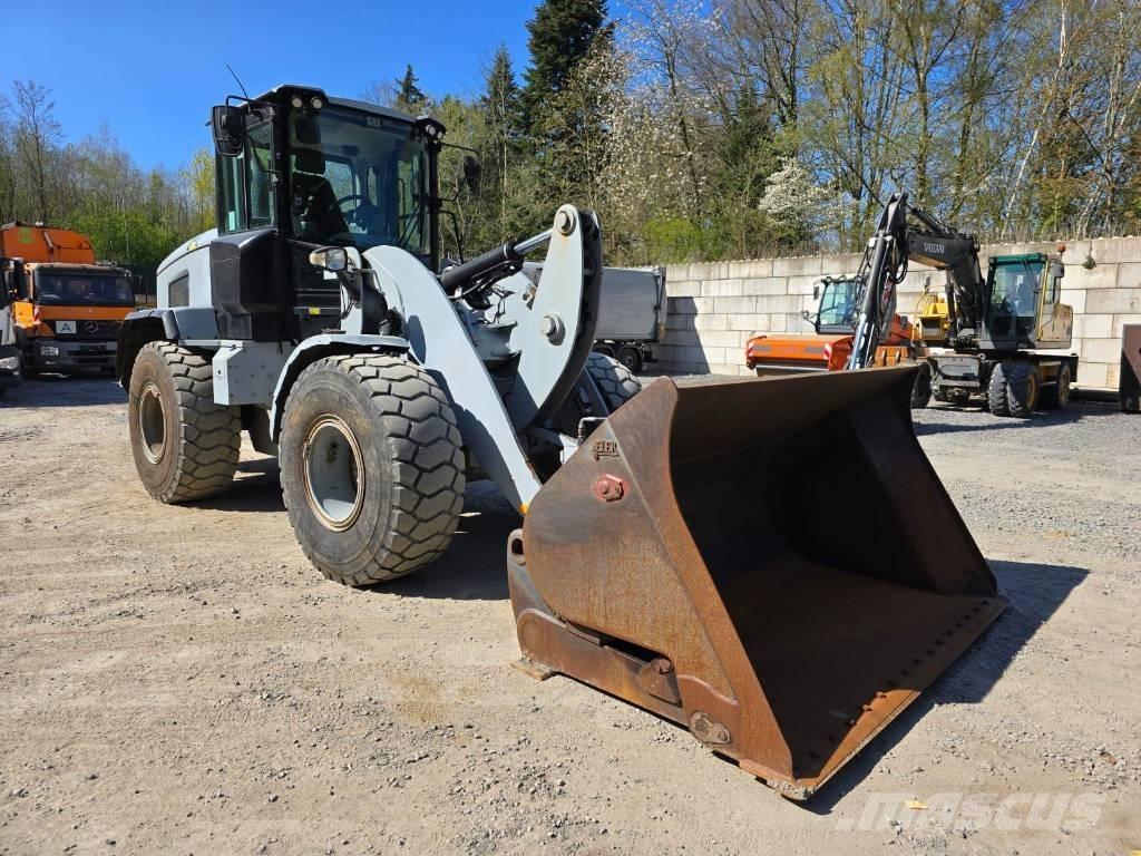 CAT 926M Kolesové nakladače