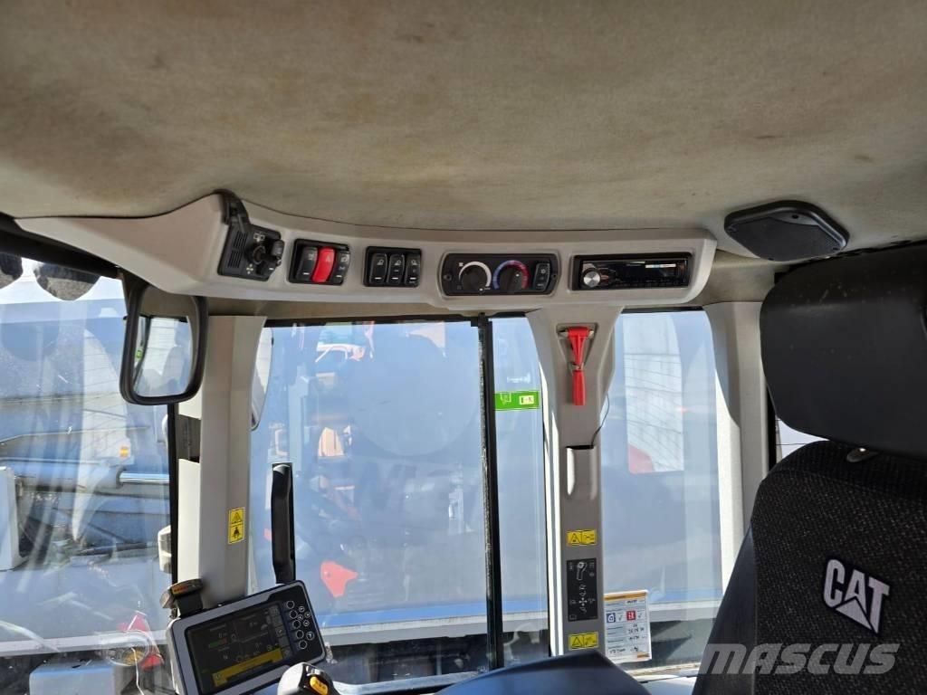 CAT 926M Kolesové nakladače