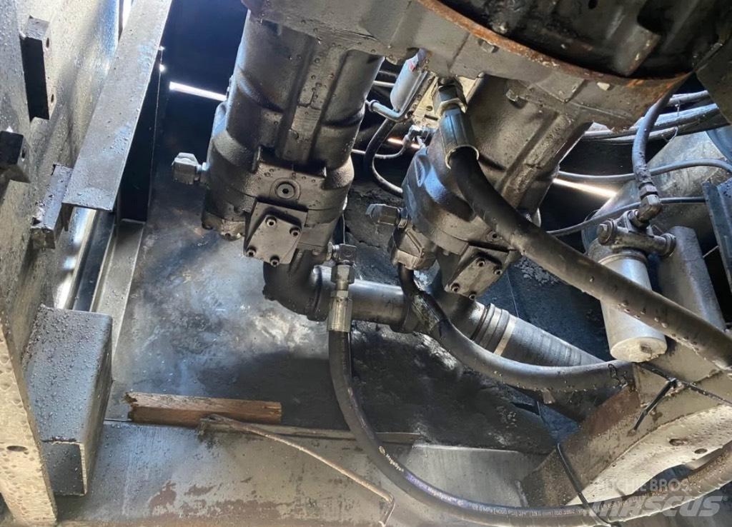 Hitachi EX 270 Pásové rýpadlá