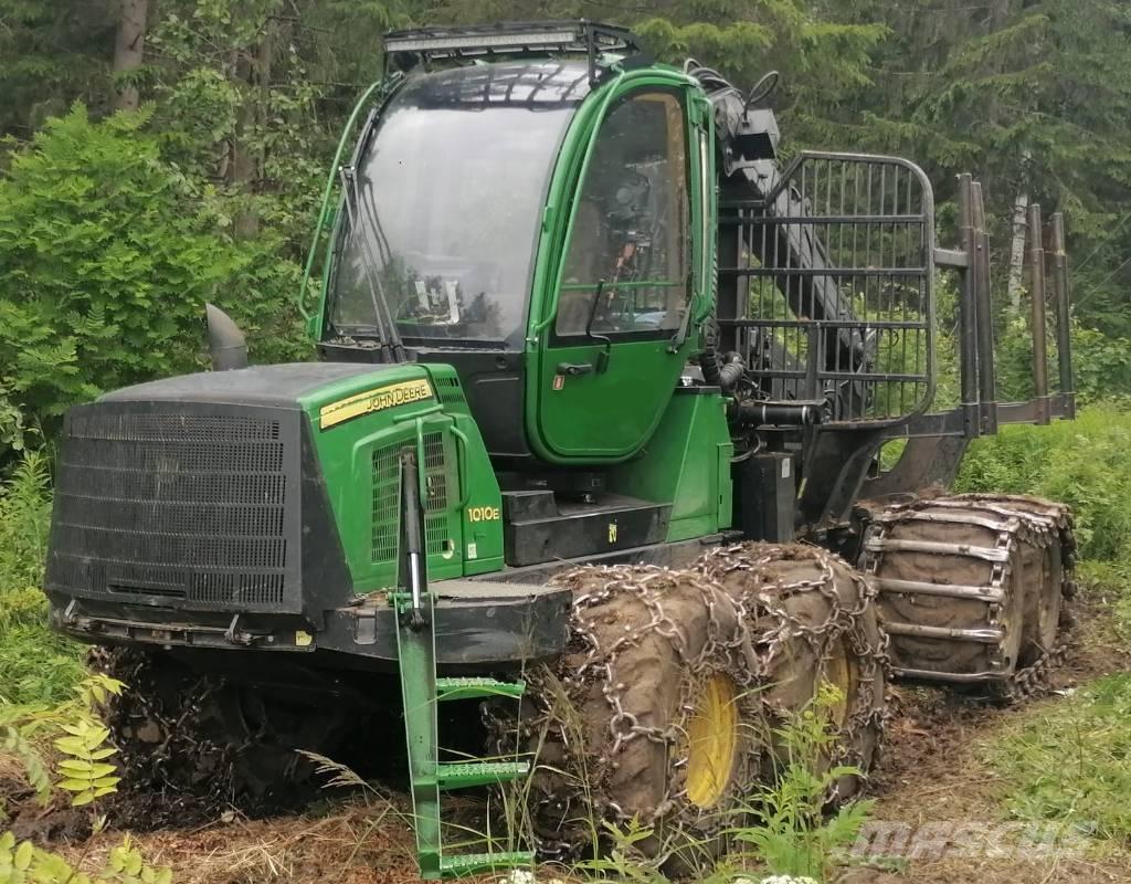 John Deere 1010 E Lesné traktory