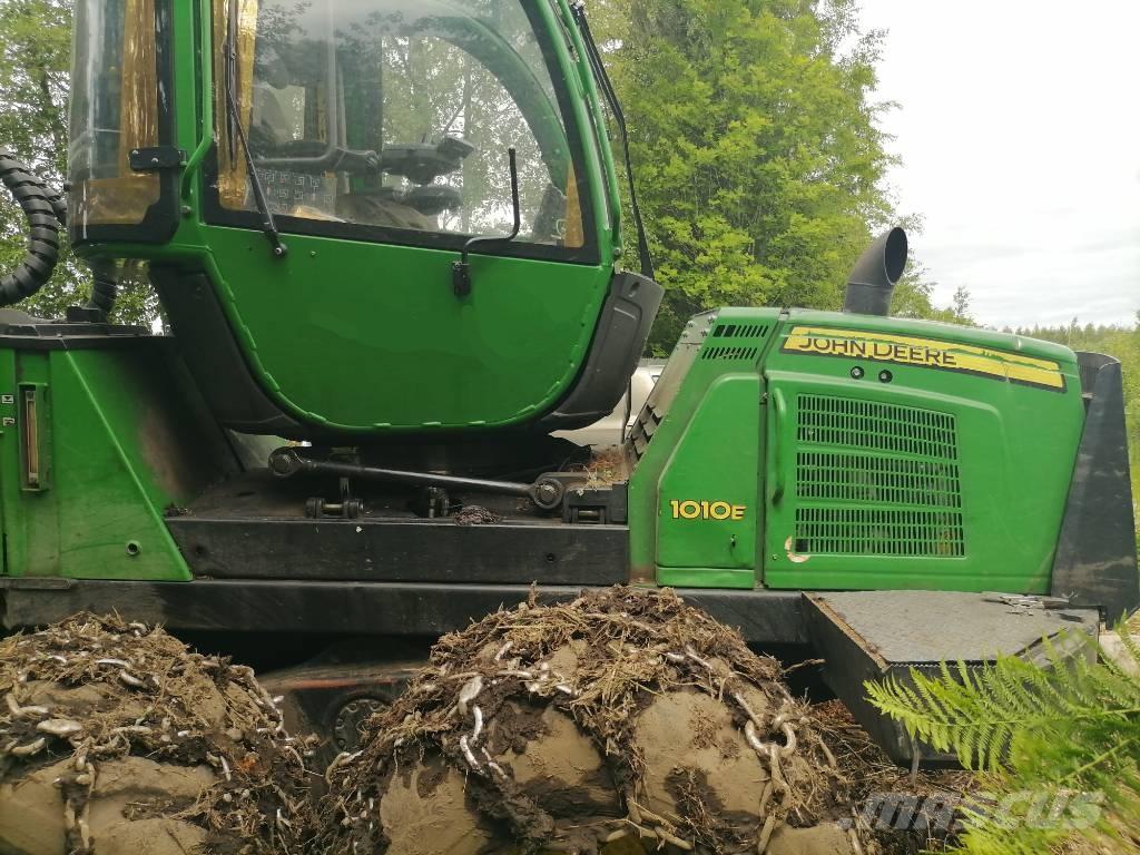 John Deere 1010 E Lesné traktory