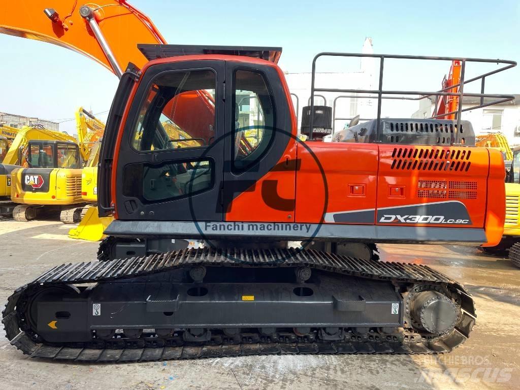 Doosan DX300 Pásové rýpadlá