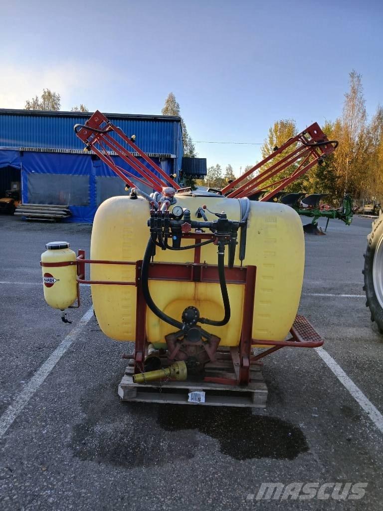 Hardi NK 850 / 12M Nesené postrekovače