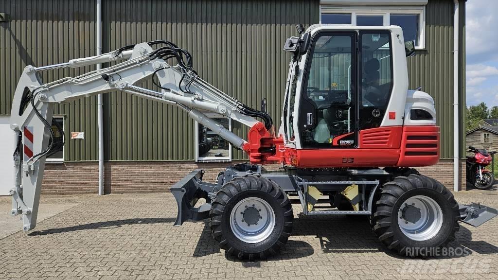 Takeuchi TB295W Kolesové rýpadlá