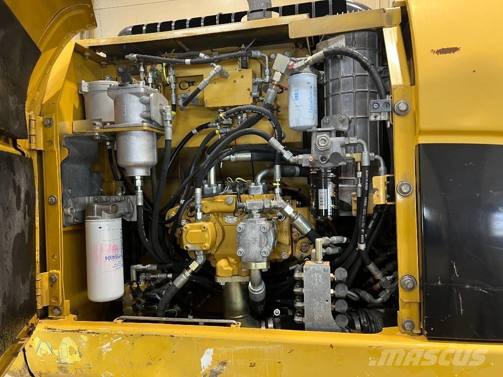 CAT 323 D L Pásové rýpadlá