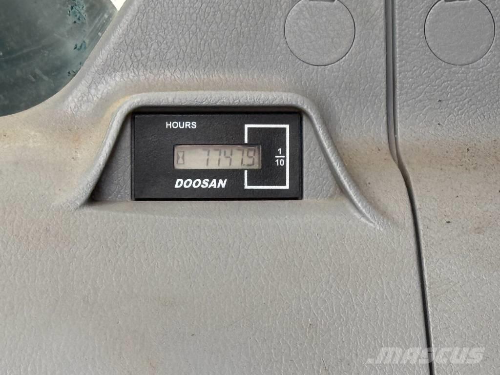 Doosan DX 225 LC-5 Pásové rýpadlá