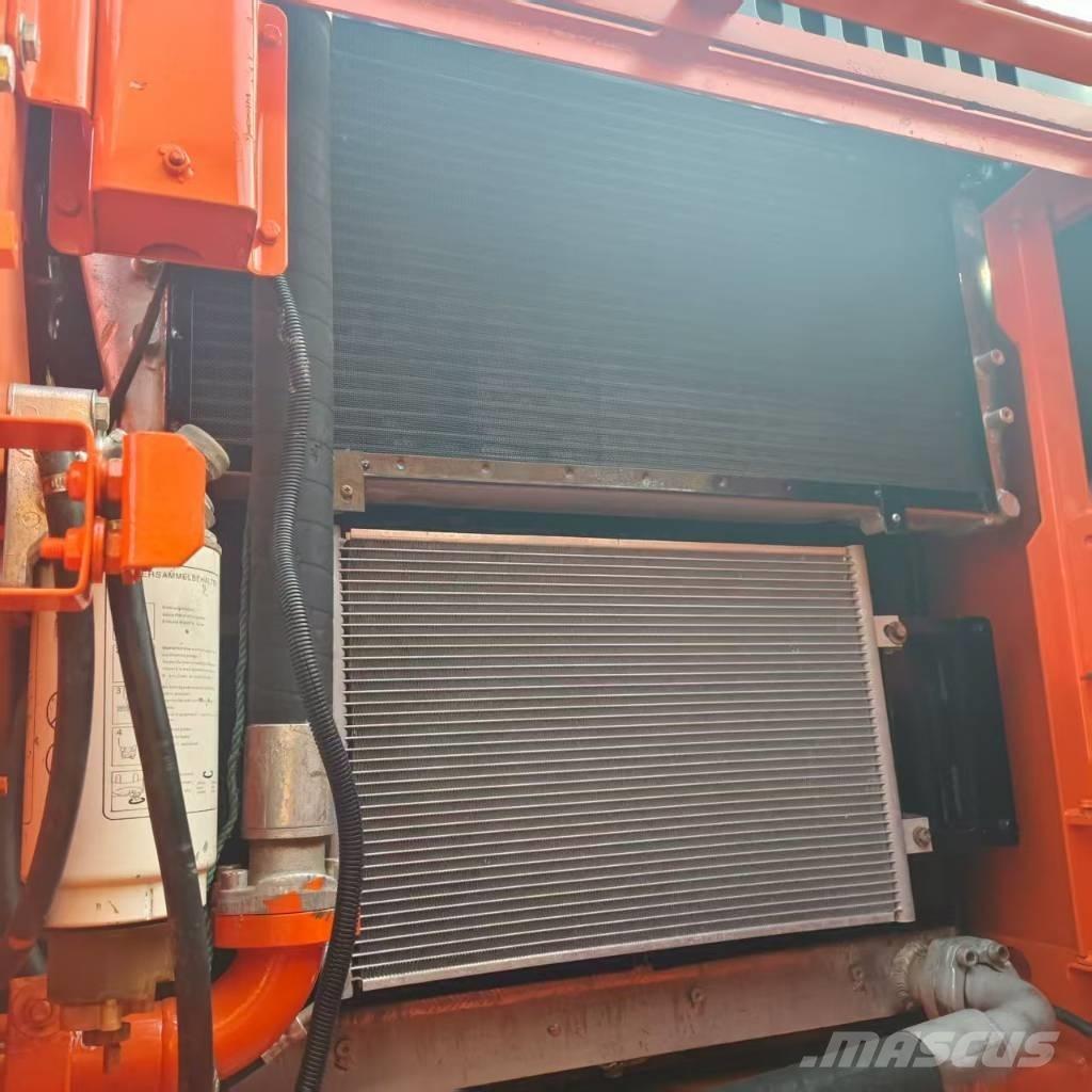 Doosan DX 300 Pásové rýpadlá