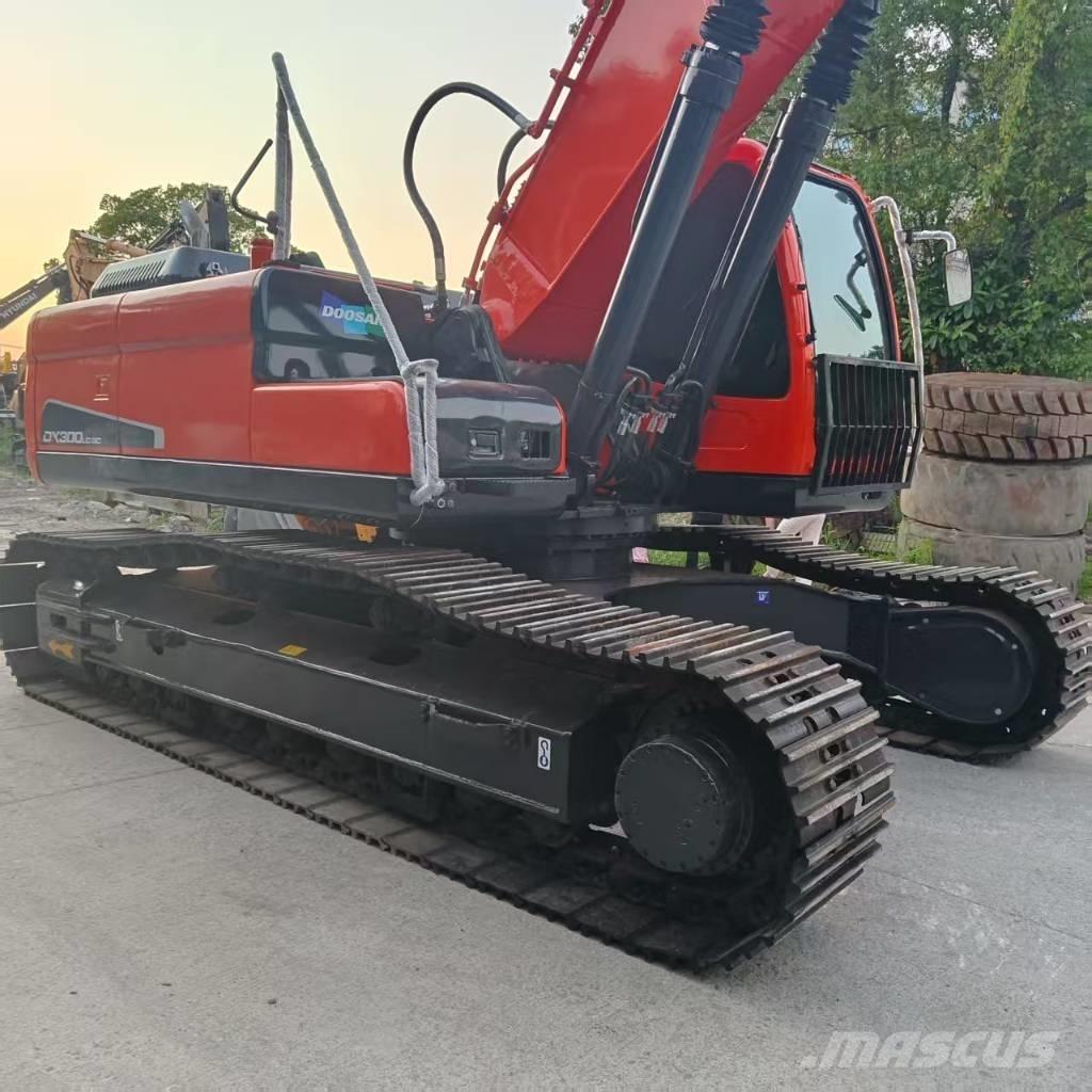 Doosan DX 300 Pásové rýpadlá
