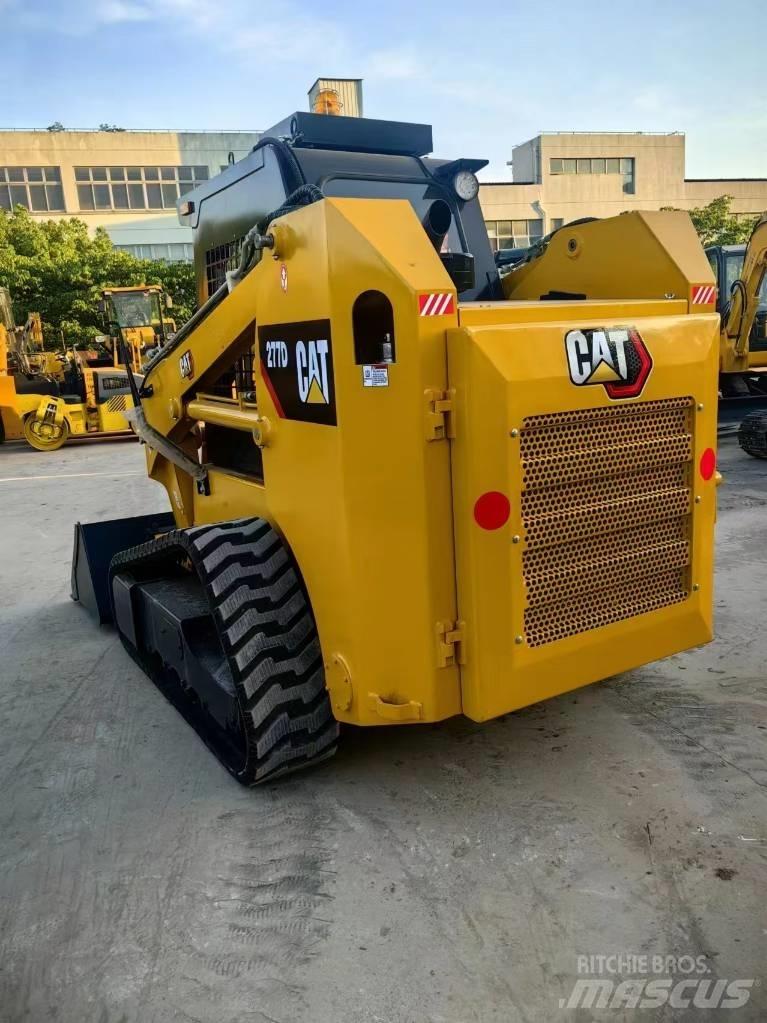 CAT 277 D Šmykom riadené nakladače