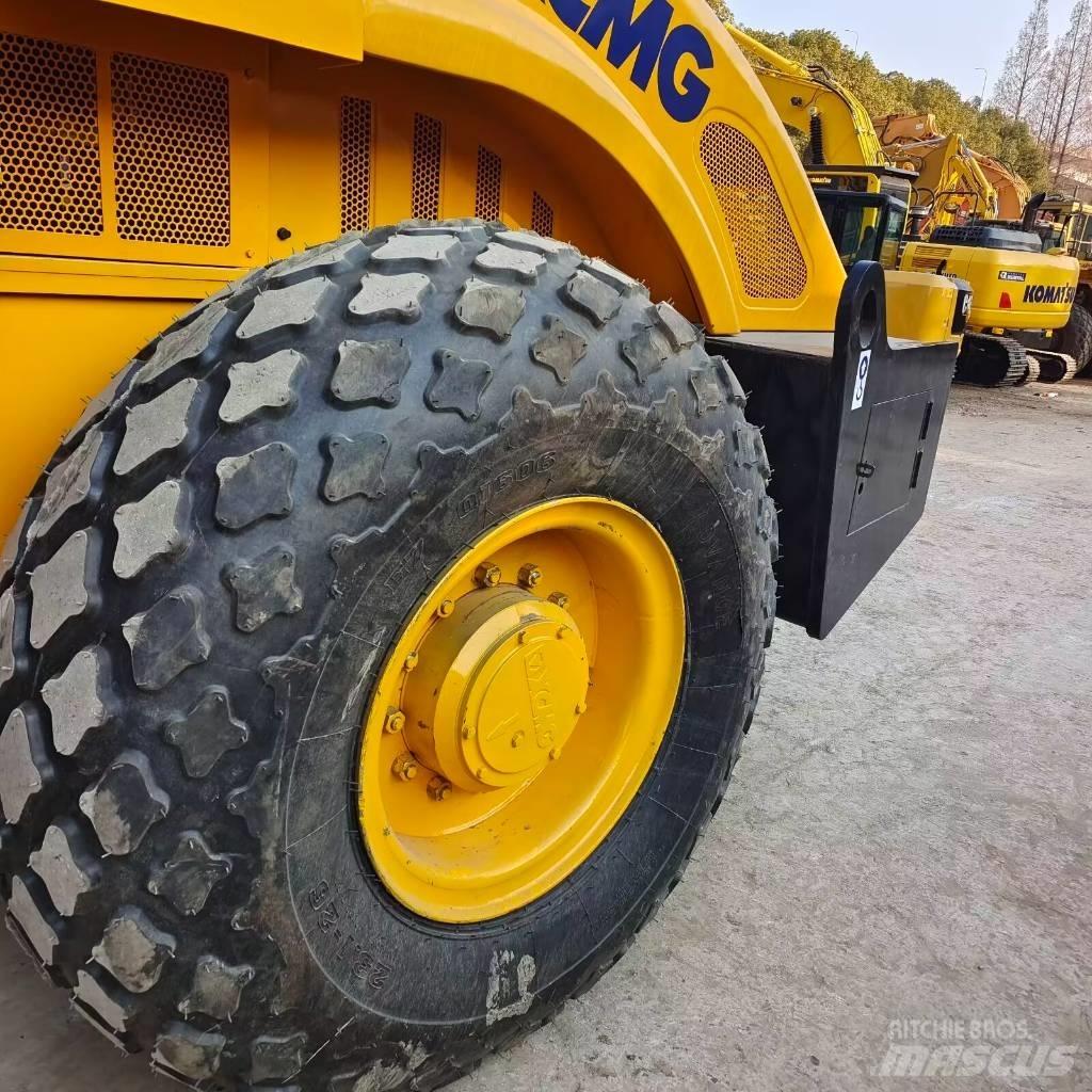 XCMG XS 142 J Ťahačové valce