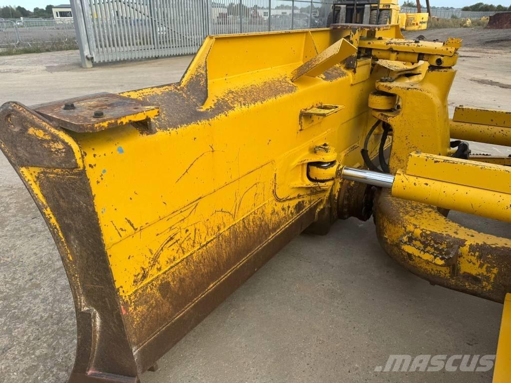 Komatsu D61PX-24 Pásové dozéry