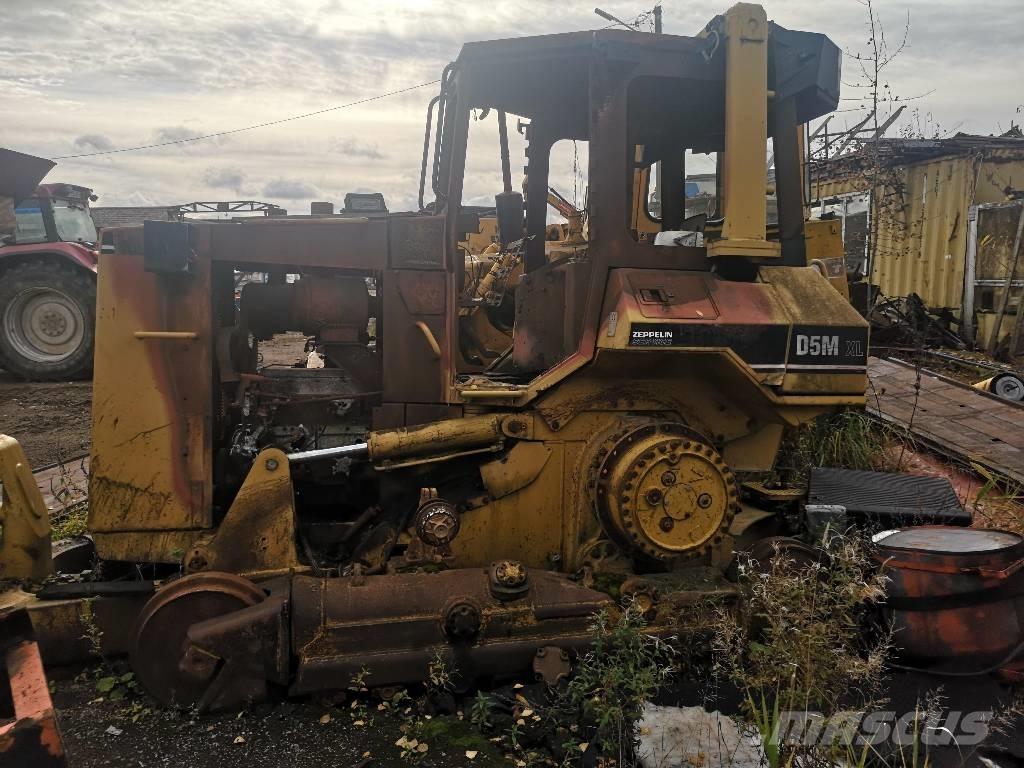 CAT D 5 M XL Pásové dozéry