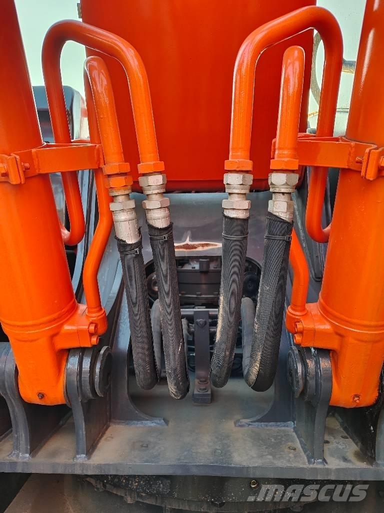 Hitachi ZX 210 Pásové rýpadlá