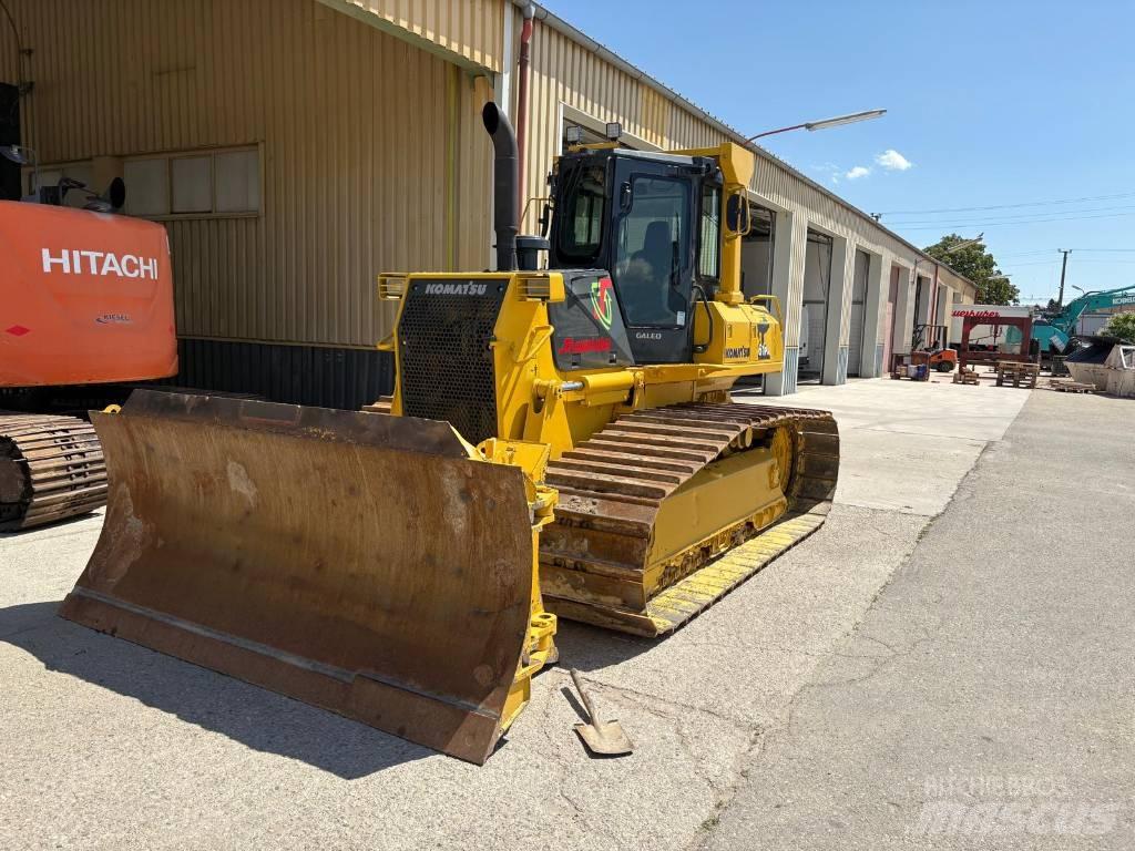 Komatsu 61 PX Pásové dozéry