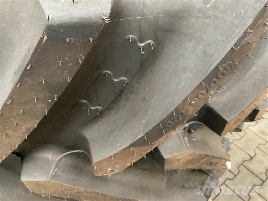 BKT 600/65R28 Pneumatiky, kolesá a ráfiky