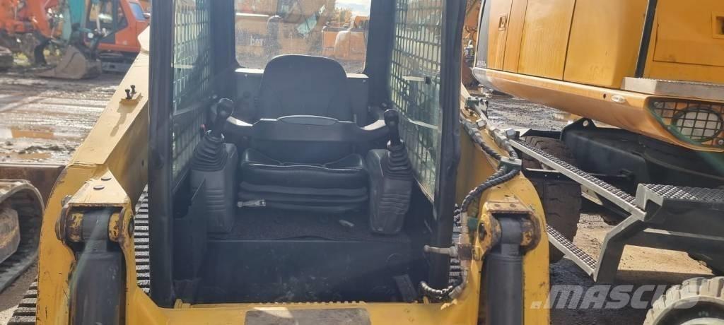 Komatsu CK 35-1 Šmykom riadené nakladače