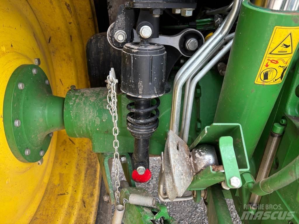 John Deere 6120M Traktory
