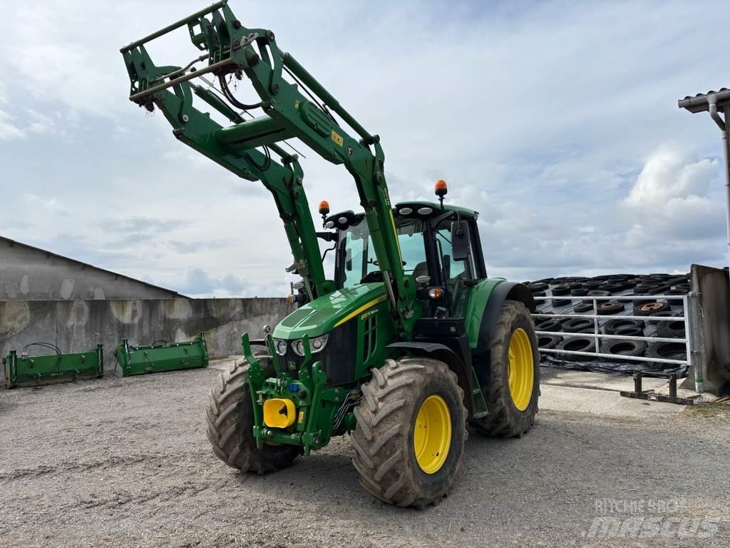 John Deere 6120M Traktory