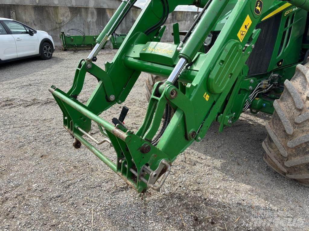 John Deere 6120M Traktory