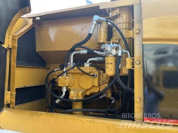 CAT 320 C L Pásové rýpadlá