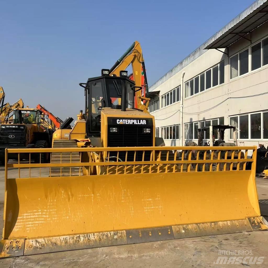 CAT D 8 R Pásové dozéry