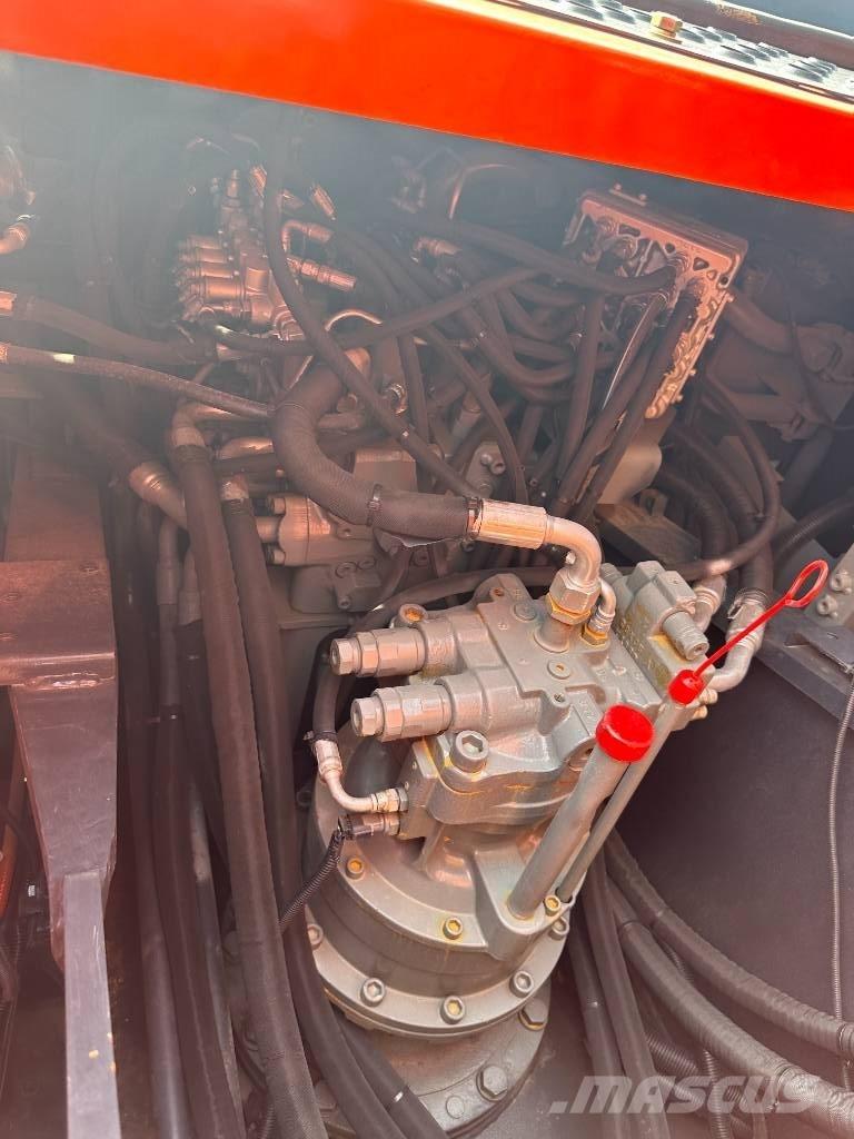 Hitachi ZX200 Pásové rýpadlá