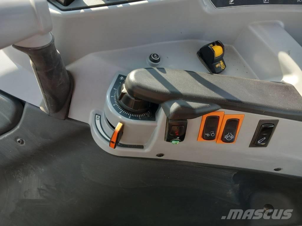 Valtra A 104 Traktory