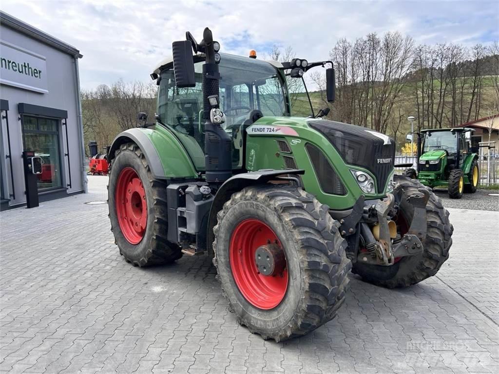 Fendt 724 Vario Traktory