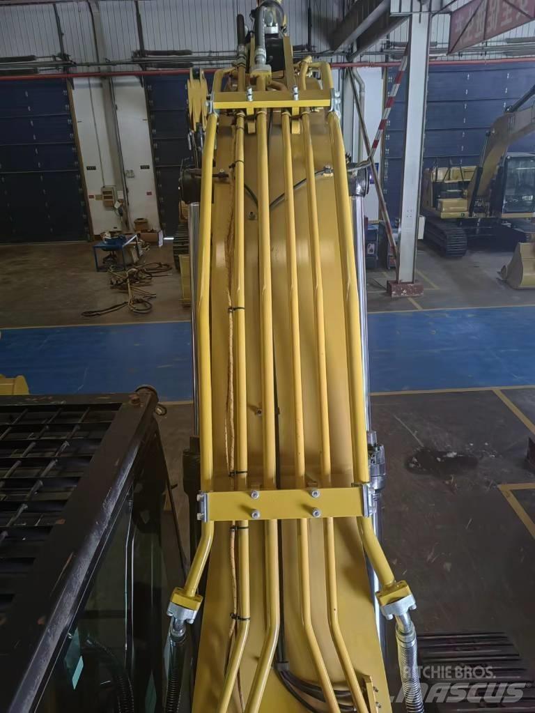 CAT 323 Pásové rýpadlá
