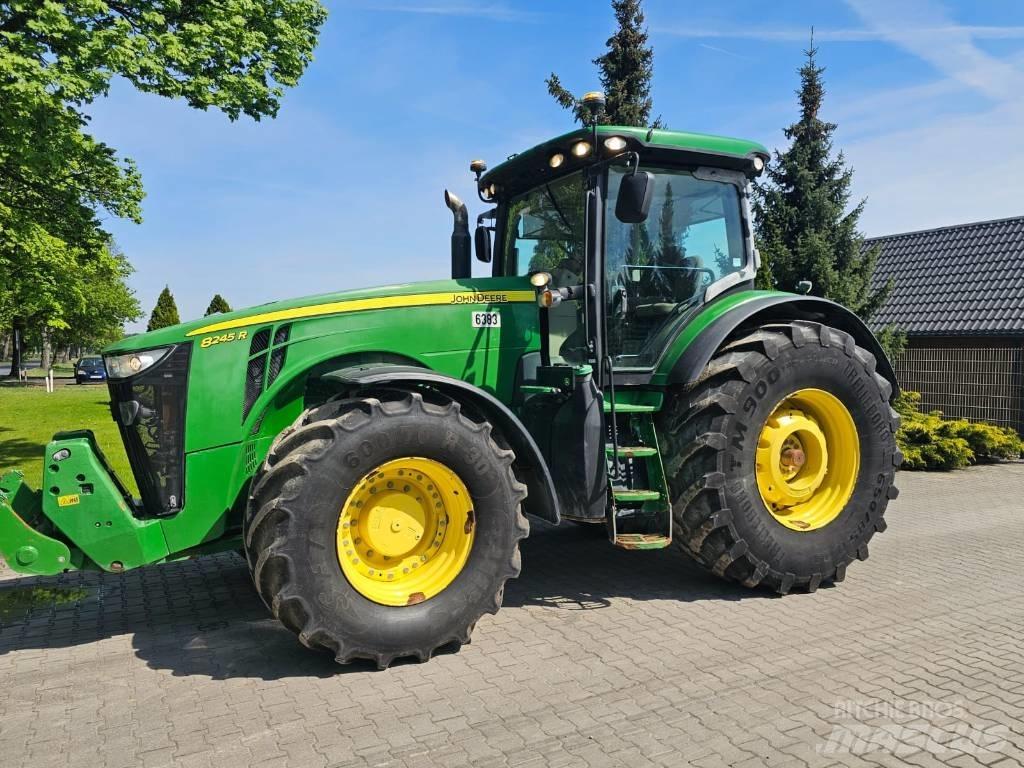 John Deere 8245 R Traktory