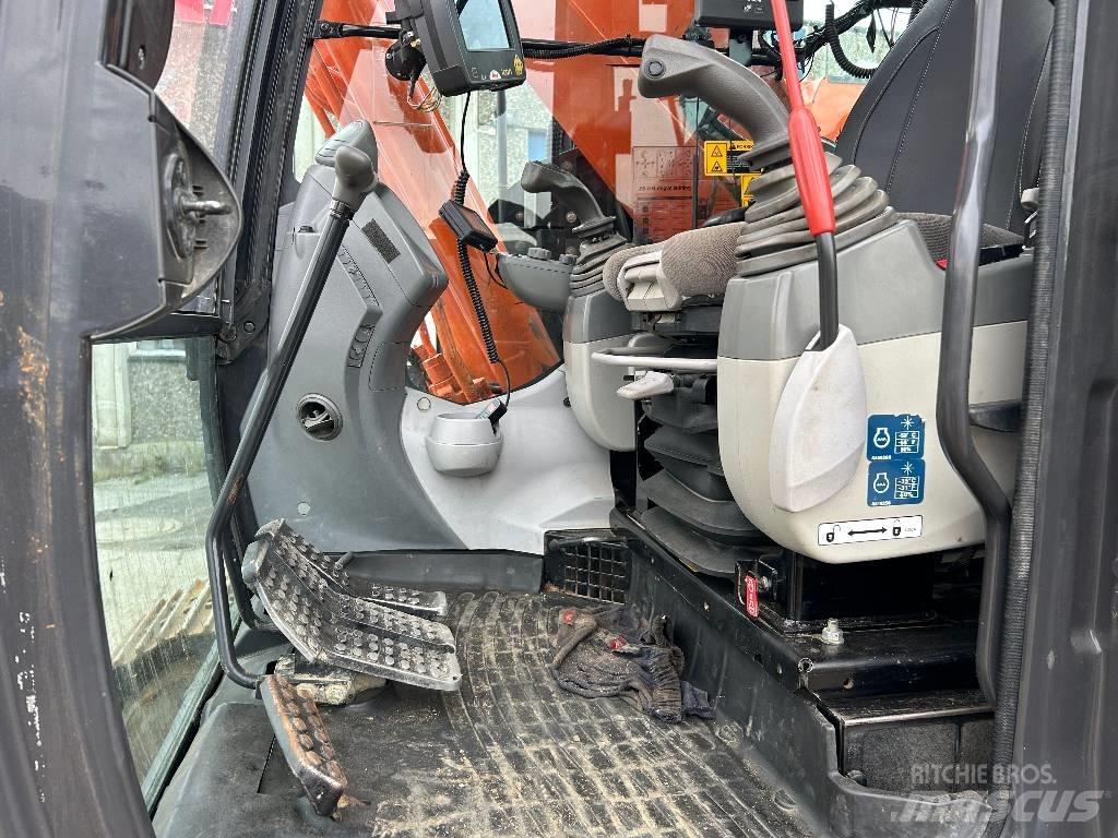 Hitachi ZX225USLC-5 Pásové rýpadlá
